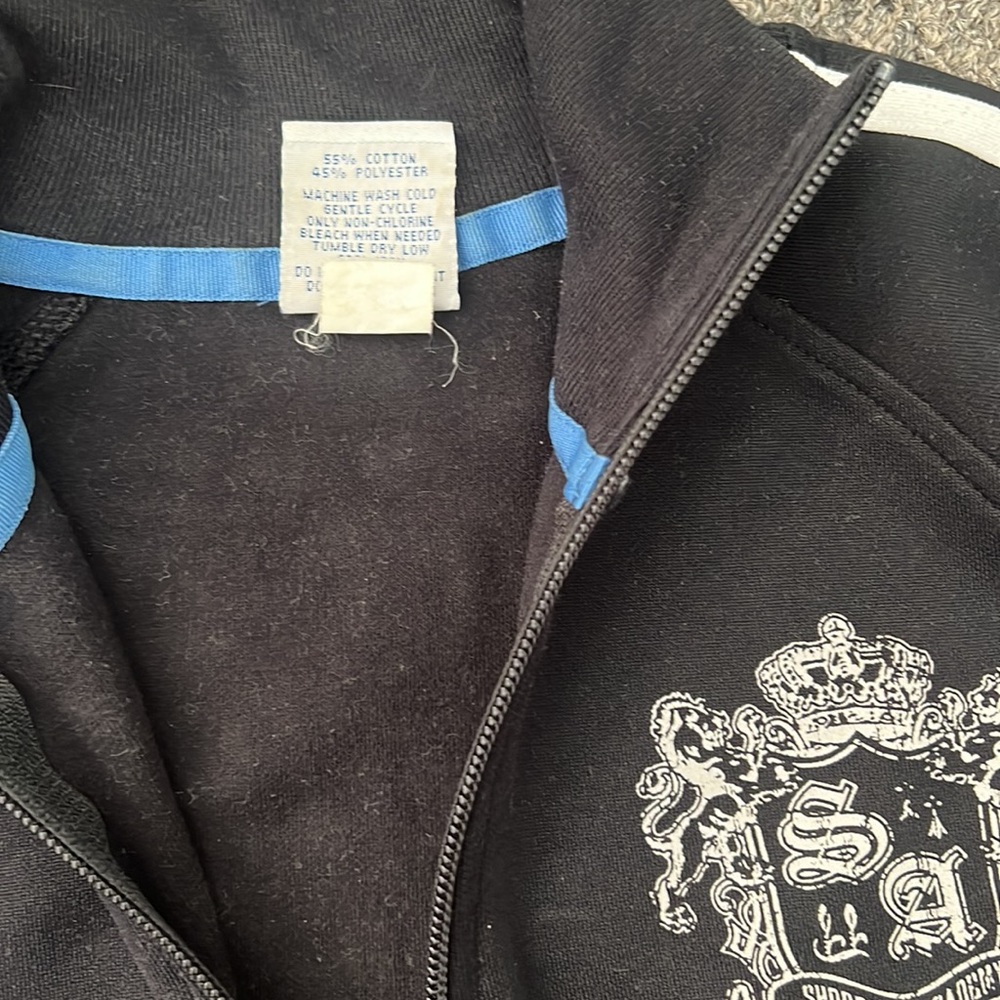 Zip up - Picture 3 of 8